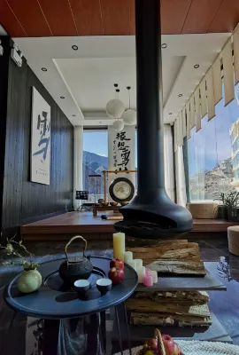 Lvxiang · Snow-Mountain View Meditate Hotel (Siguniang Mountain Branch)