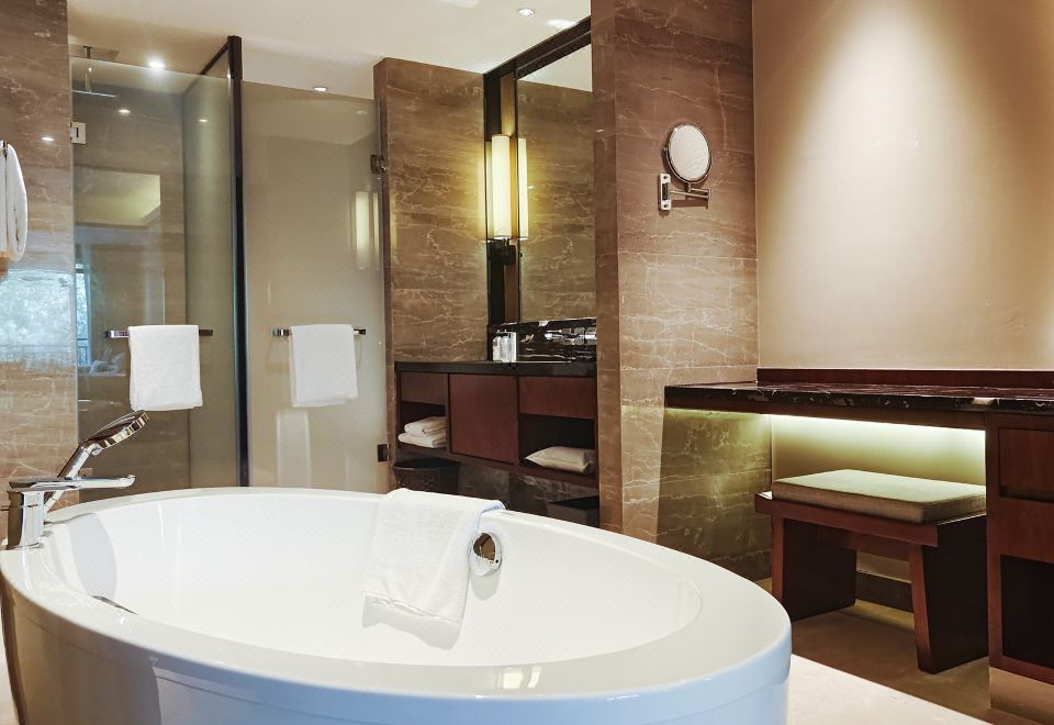 豪华家庭房（一大床一小床）