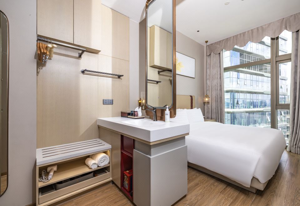 高級大床房（城市景觀+Mini吧+智能客控）