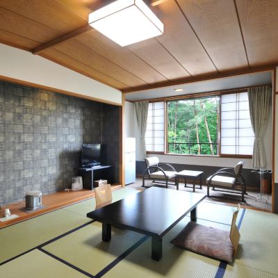 10 Tatami Room