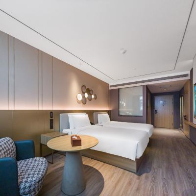 月若流金雙床房（智能客控+65寸電視無線投屏+智能馬桶+小冰箱） 桔子飯店（膠州膠東國際機場膠東地鐵站店）優惠