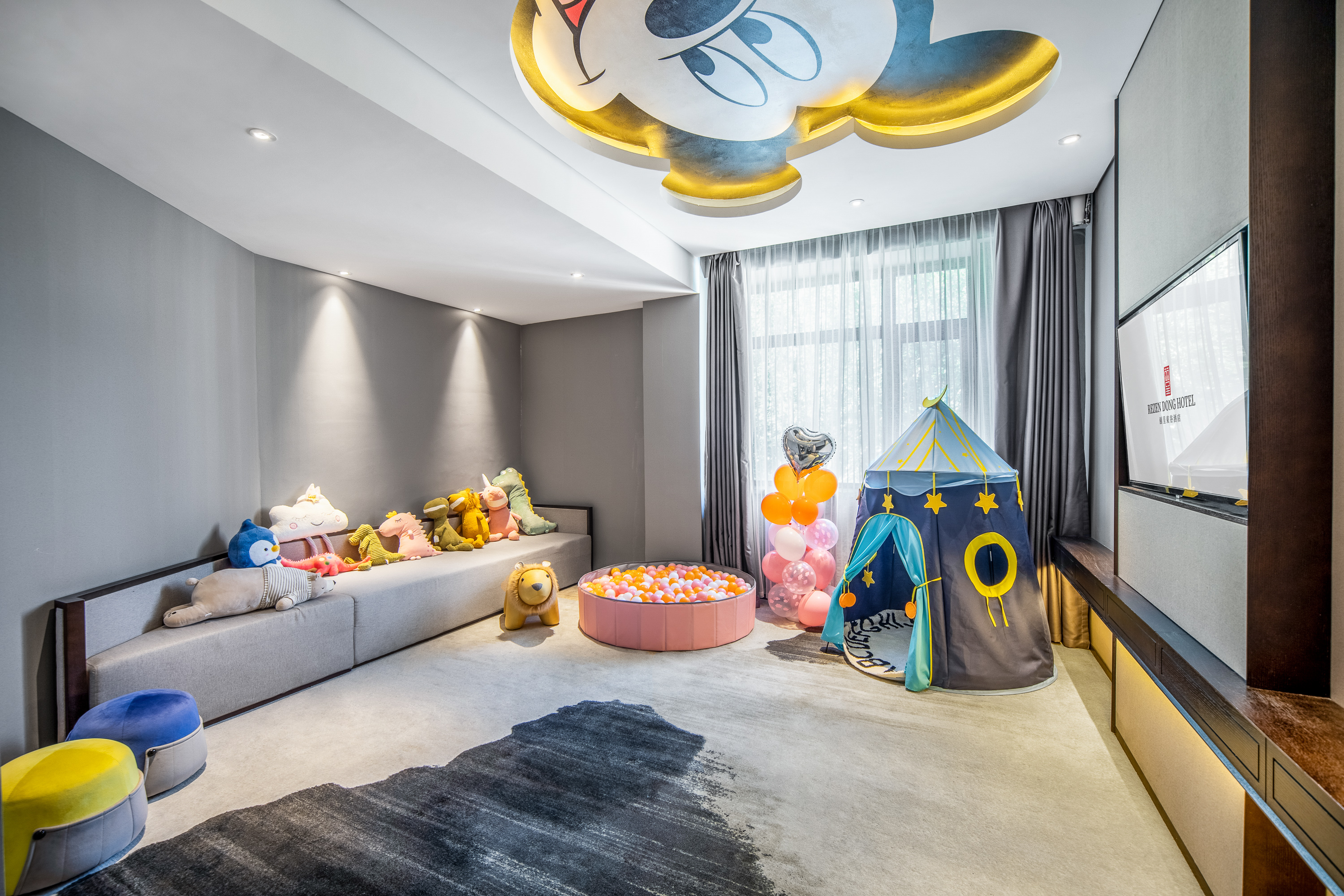 高級親子主題房（小童玩偶布置+零圧床墊+溫潤加濕器）