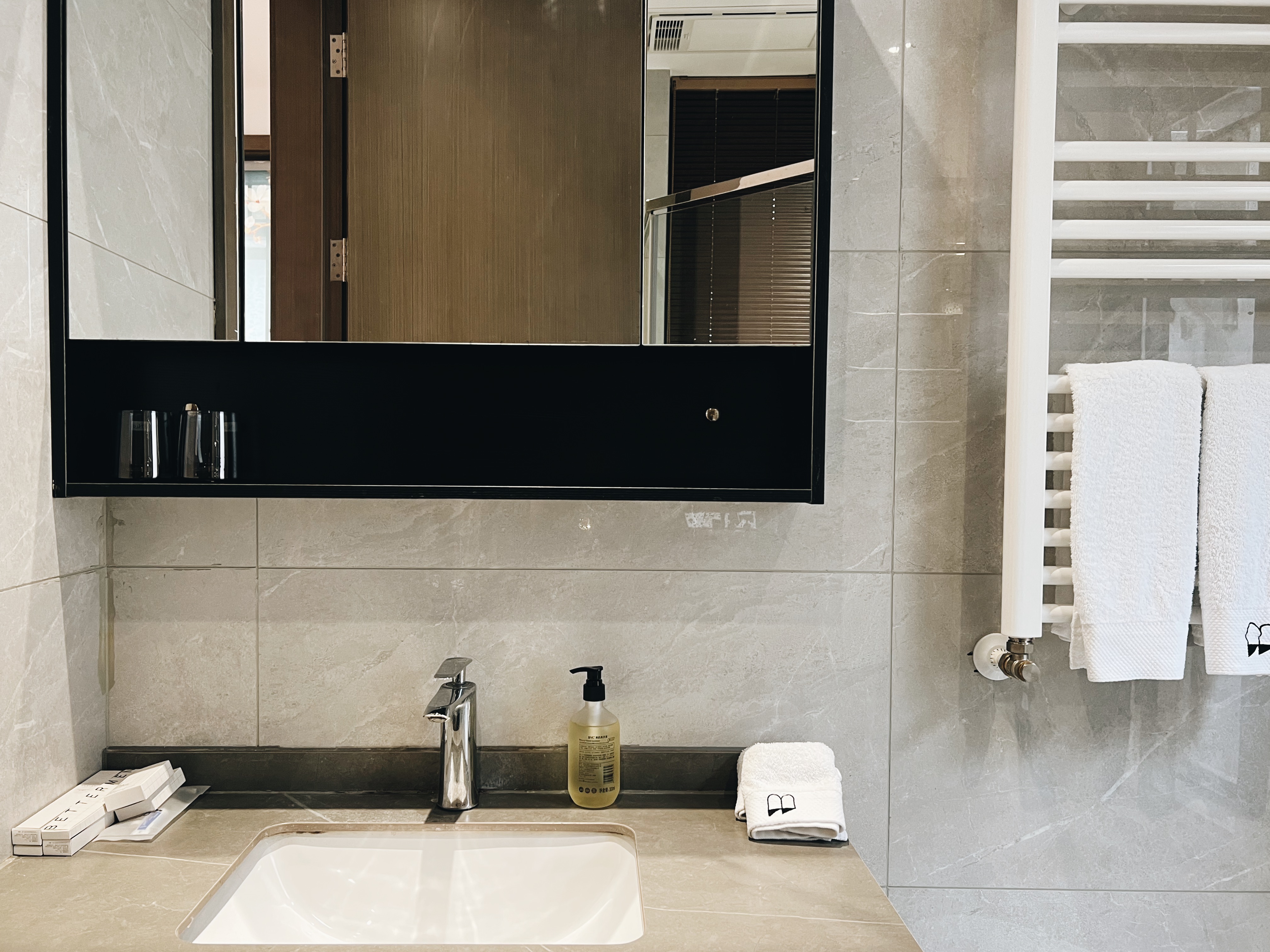 豪华四卧三衞影音花园别院