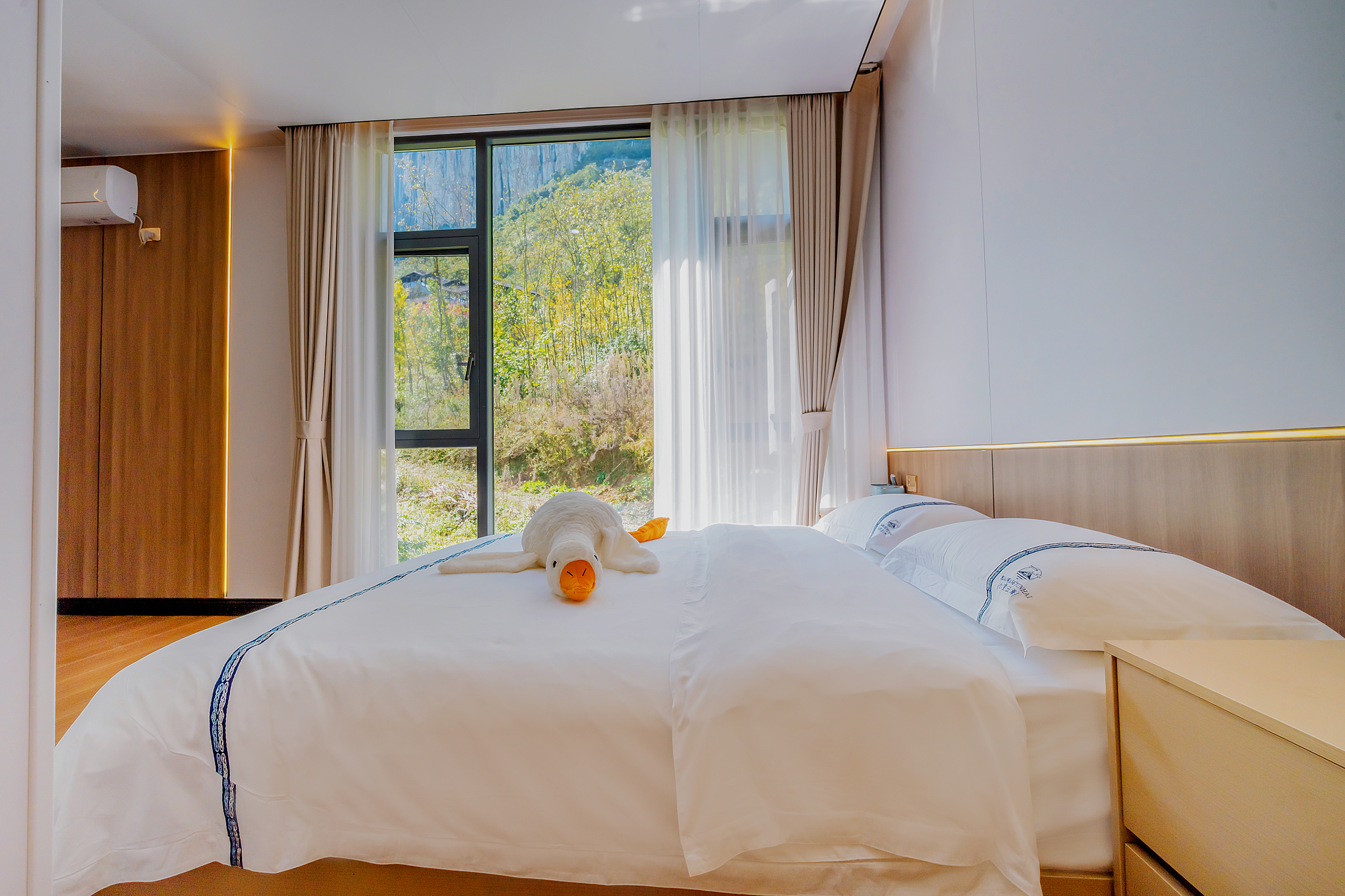 Enshi Xiaowang Yunhai HomestayKing-size bed room