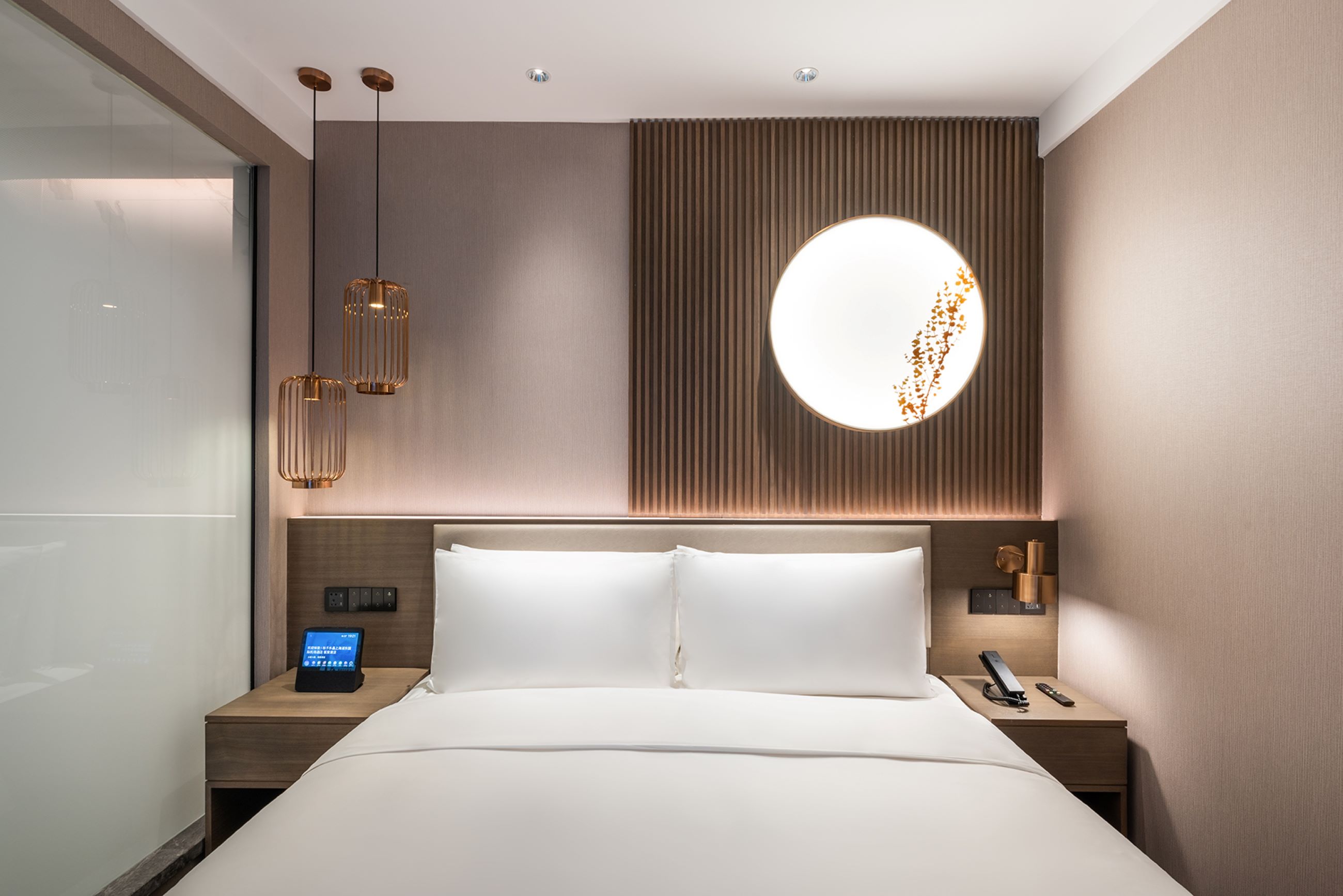 高级大床房（记忆枕+手机投屏+智能客控）