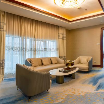 高級套房 珠海益健豪庭假日大飯店（拱北口岸店）優惠