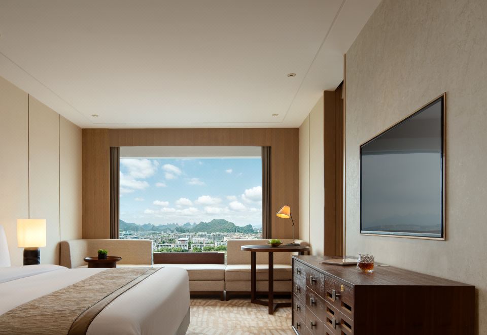 180°豪华行政景观大床房丨落地窗+圆形浴缸观城景山水