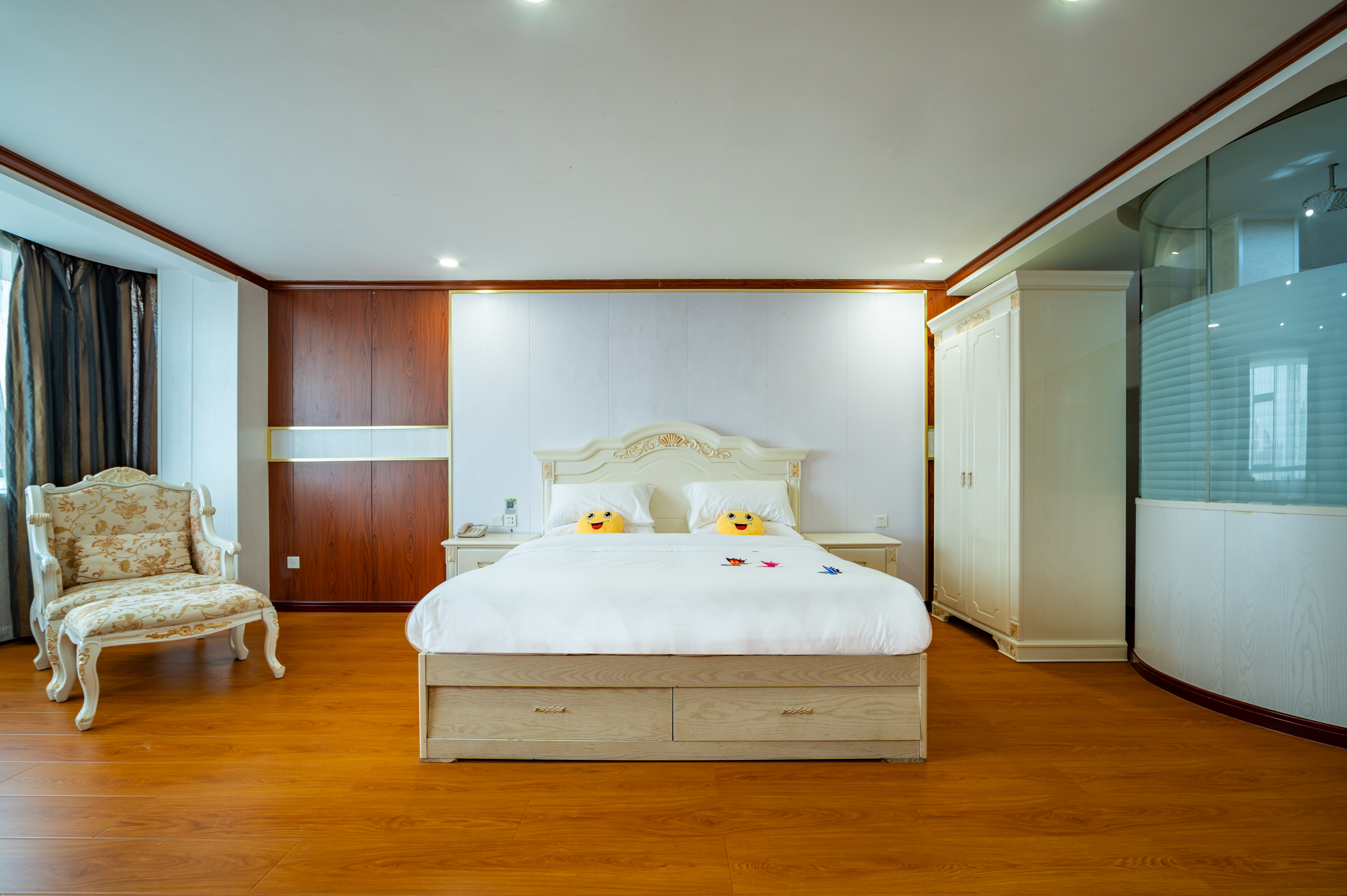 陽光豪華尊享套房「親膚泡浴」