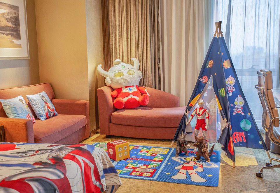 Crowne Plaza Beijing Chaoyang U-TownUltraman Theme Family Room