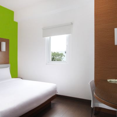 Smart Queen Room