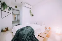 Minimalist Loft 7: Namba Compact Studio & 24/7 Gym Hotels in 