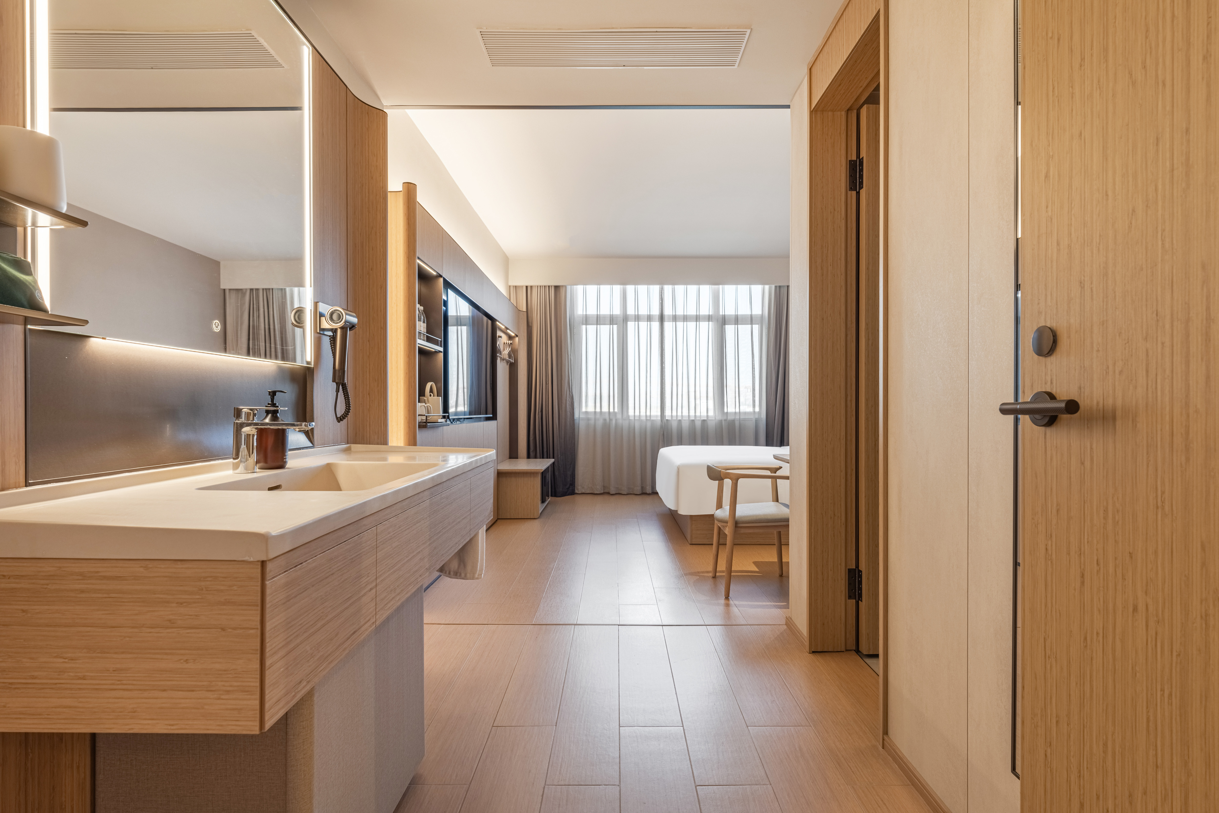 高级大床房（智能客控.加湿器）