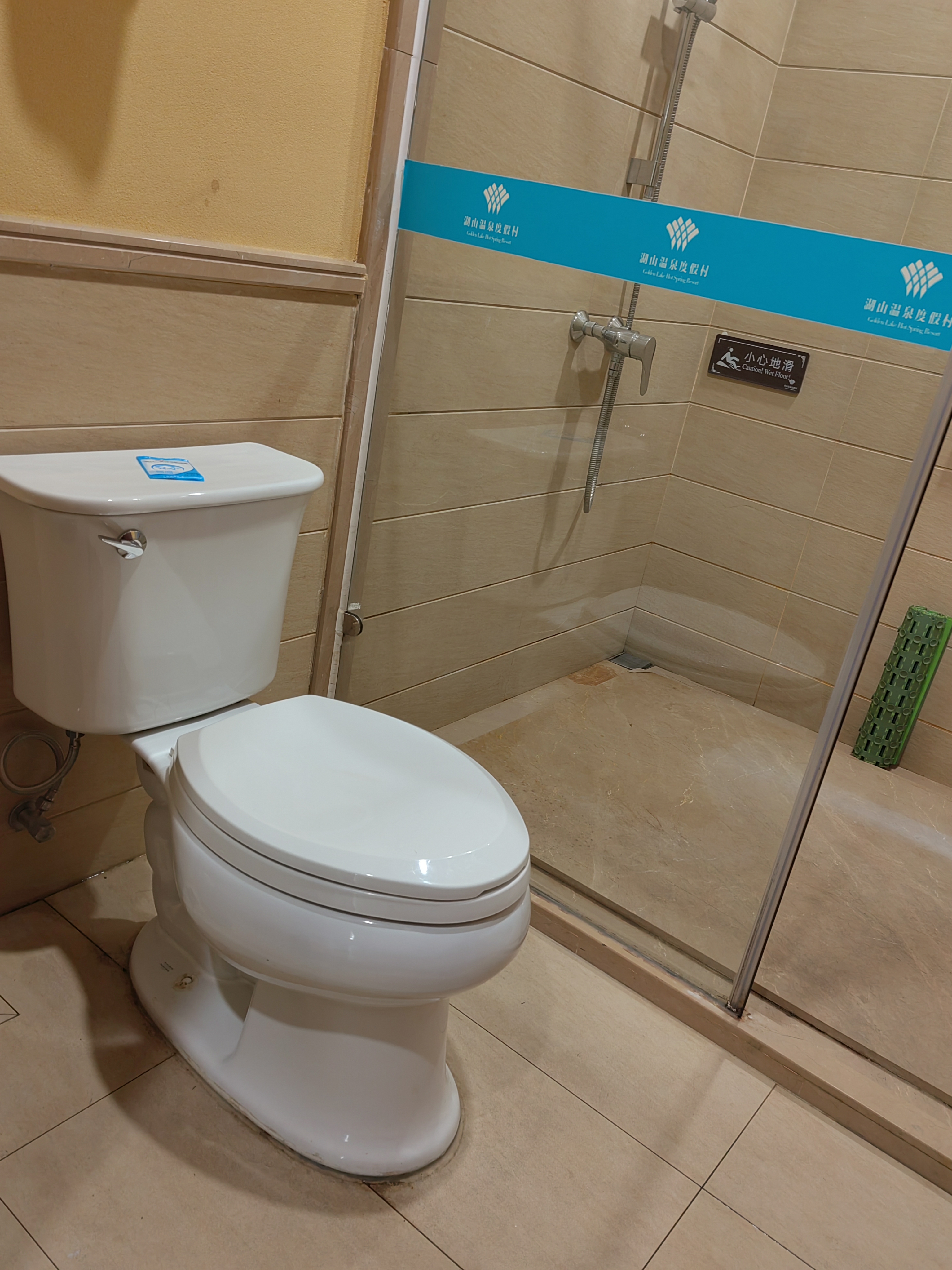 Baodun Lake Hushan Hot Spring ResortVenice Hot Spring Suite - Near Water (Soaking tub)