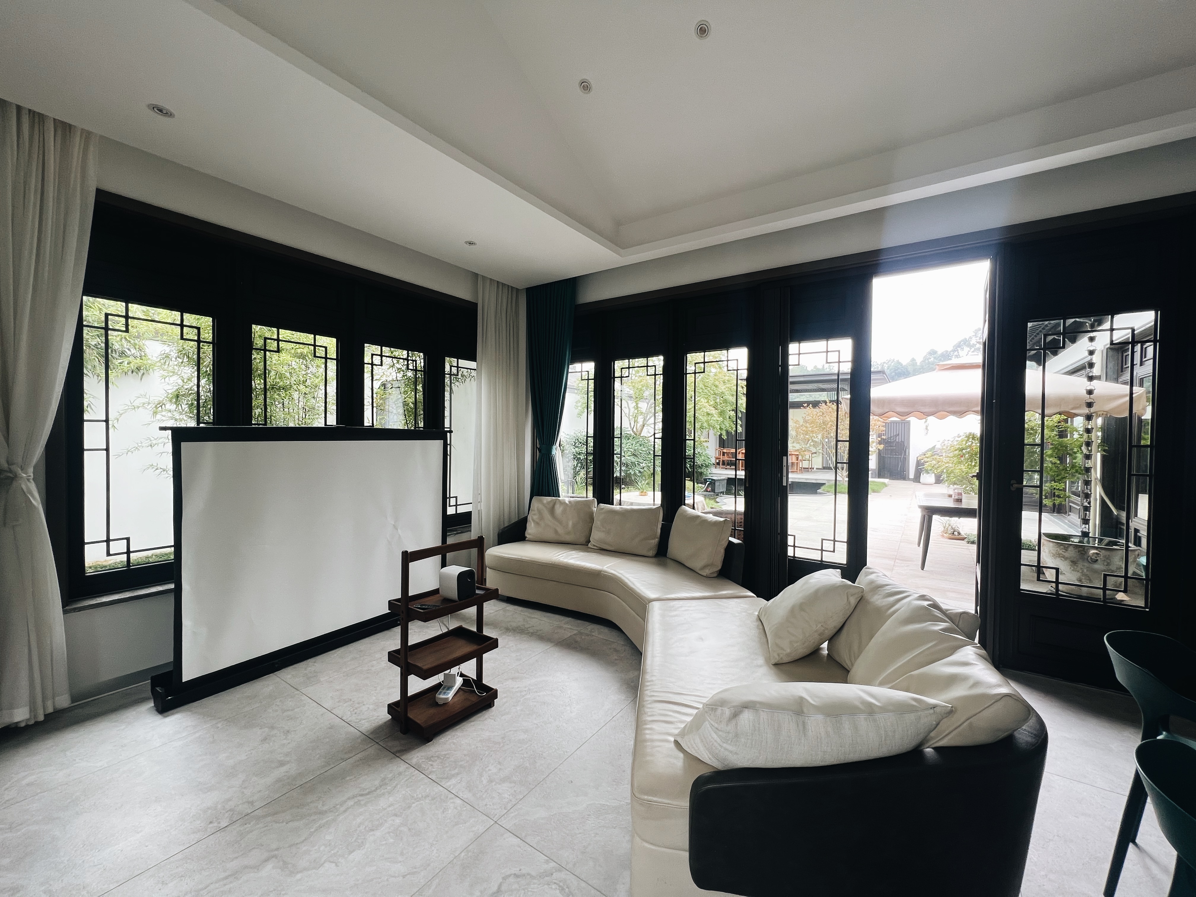 豪华四卧三衞影音花园别院