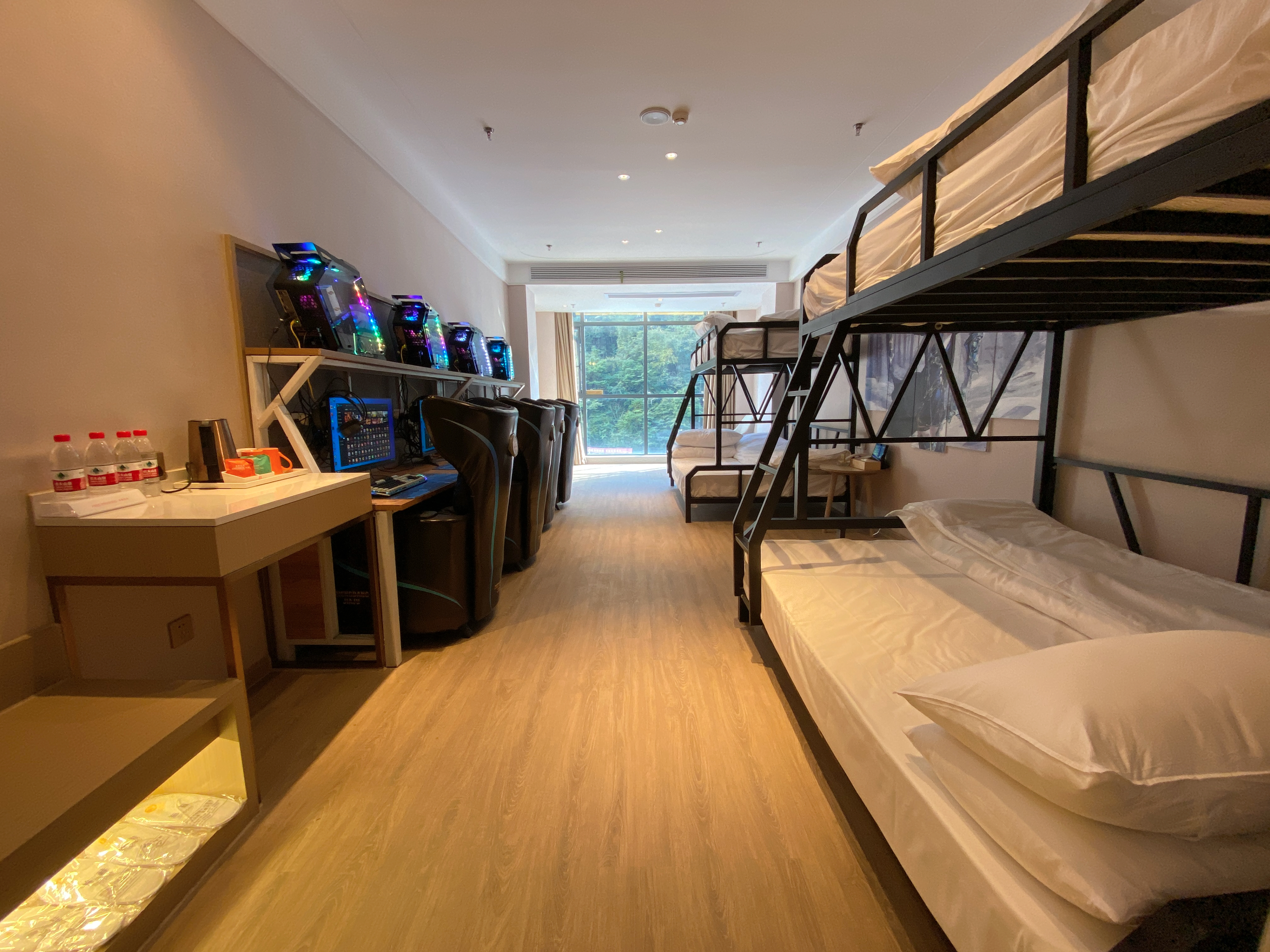 電競四人間[千兆網速.超大高低床]