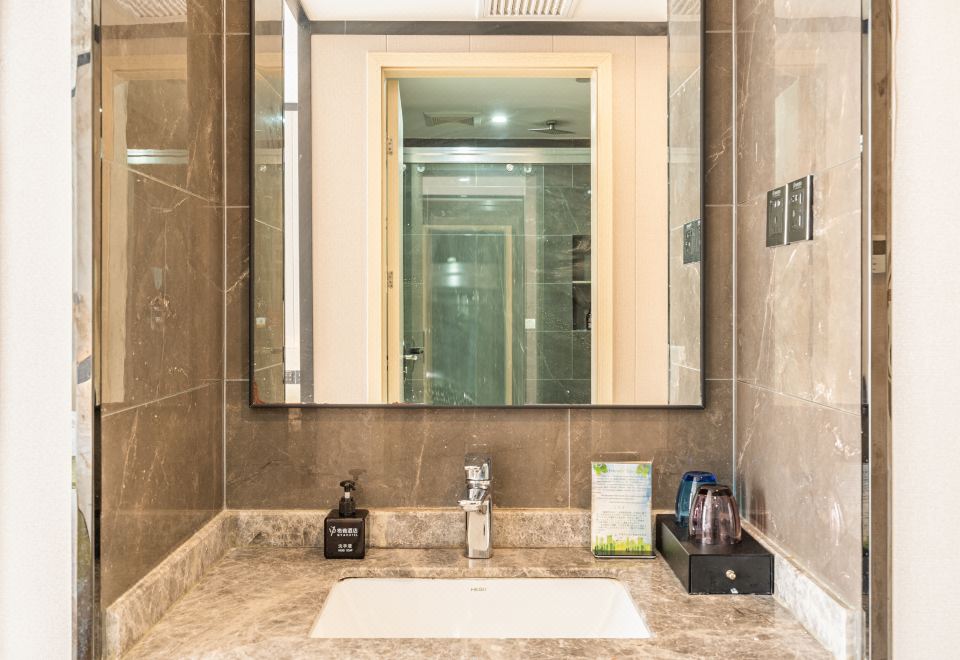 Superior Room (Double Bed)