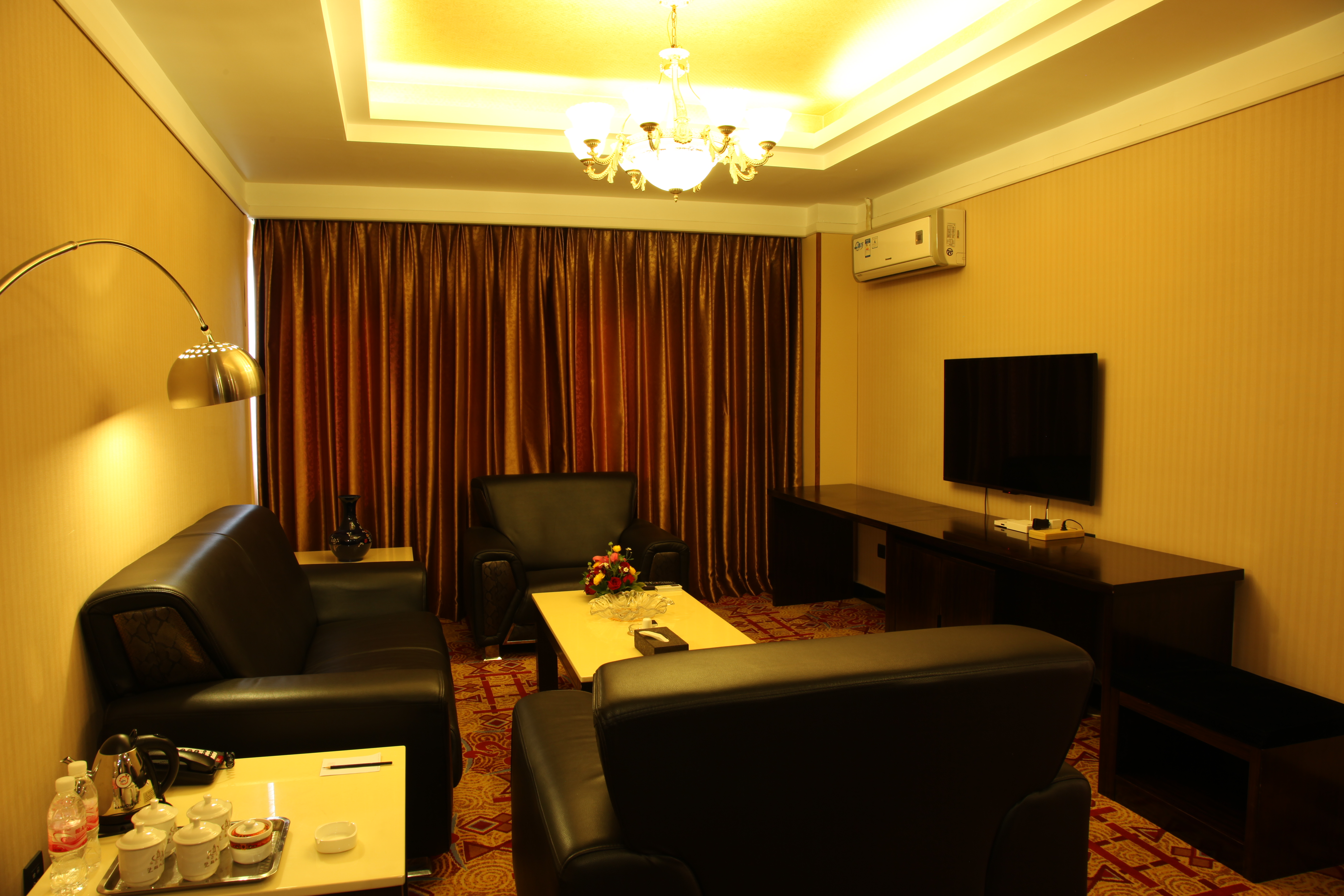 豪华商务套房（空调）