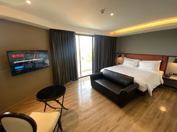 ห้องดีลักซ์ เตียงใหญ่ 1 เตียง