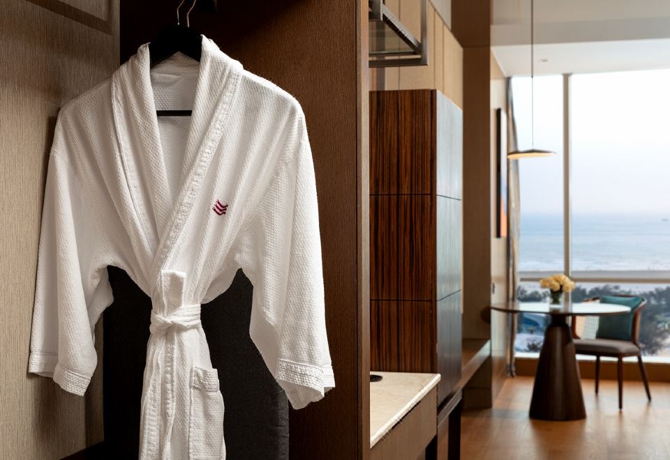 Crowne Plaza Beihai Silver Beach2 Twin Bed Standard Ocean View