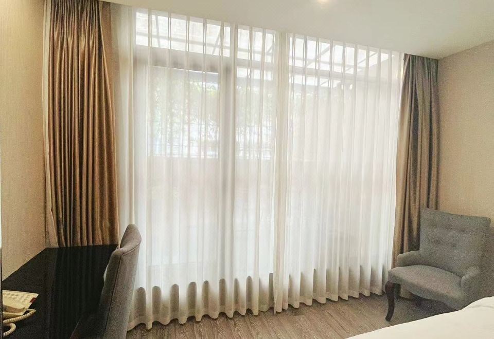 Phoenix Regalia Hotel (Chengdu Chunxi Road Taikoo Li Store)Standard Room With View