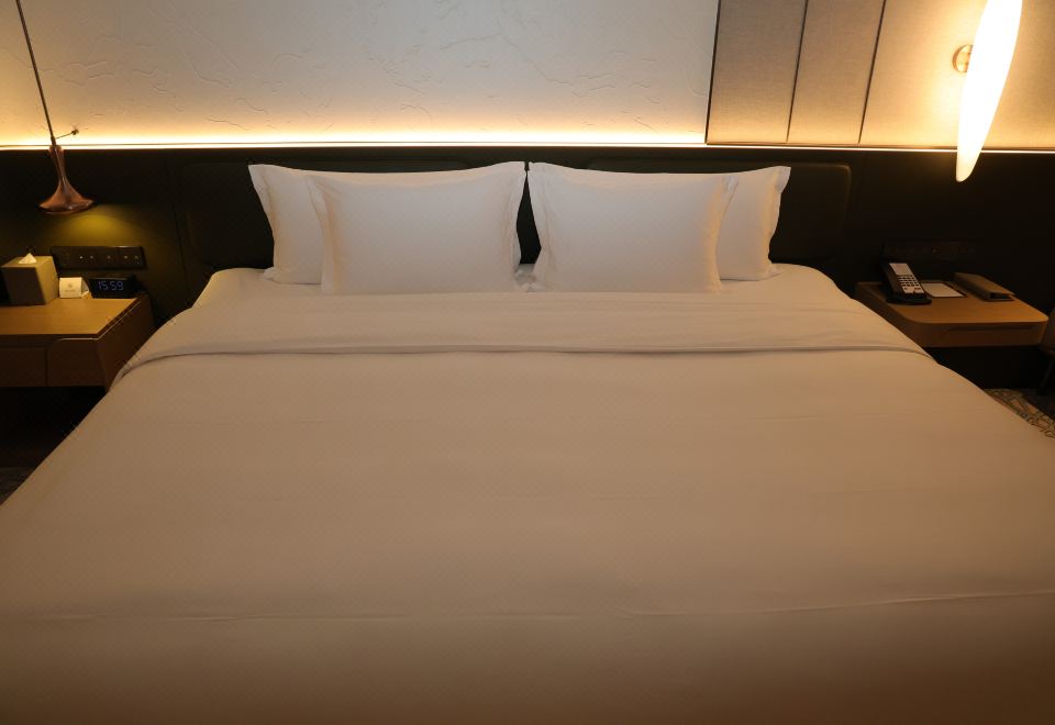 Crowne Plaza Jinan Runhua HotelCozy Queen Room