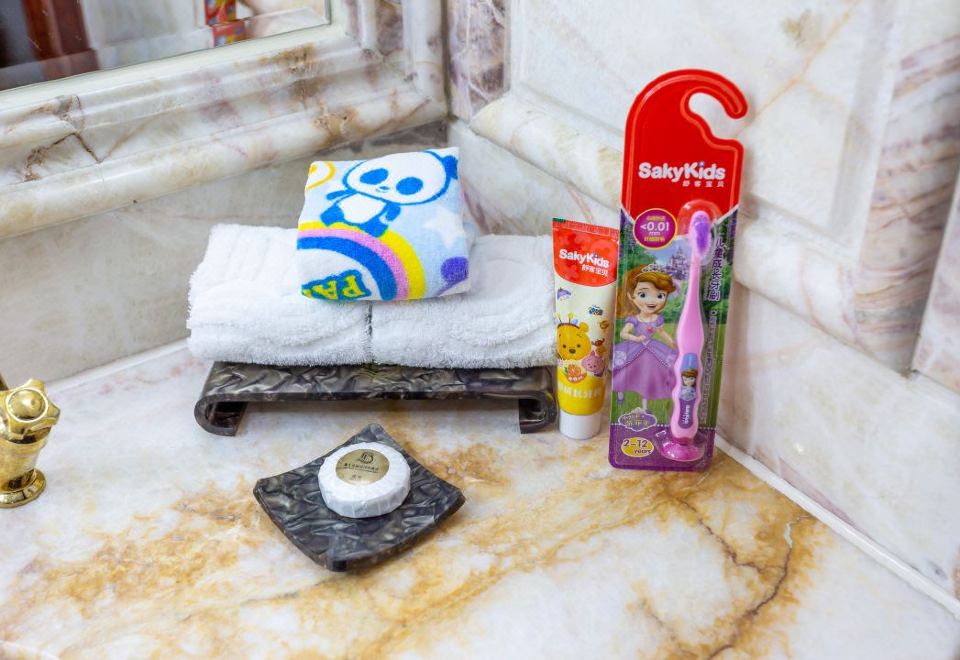 萌娃爱住大床房「其乐融融+肆意纵享超大床位」