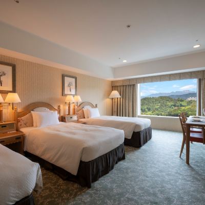 三人房帶桌子 禁菸 高山Associa度假大飯店優惠