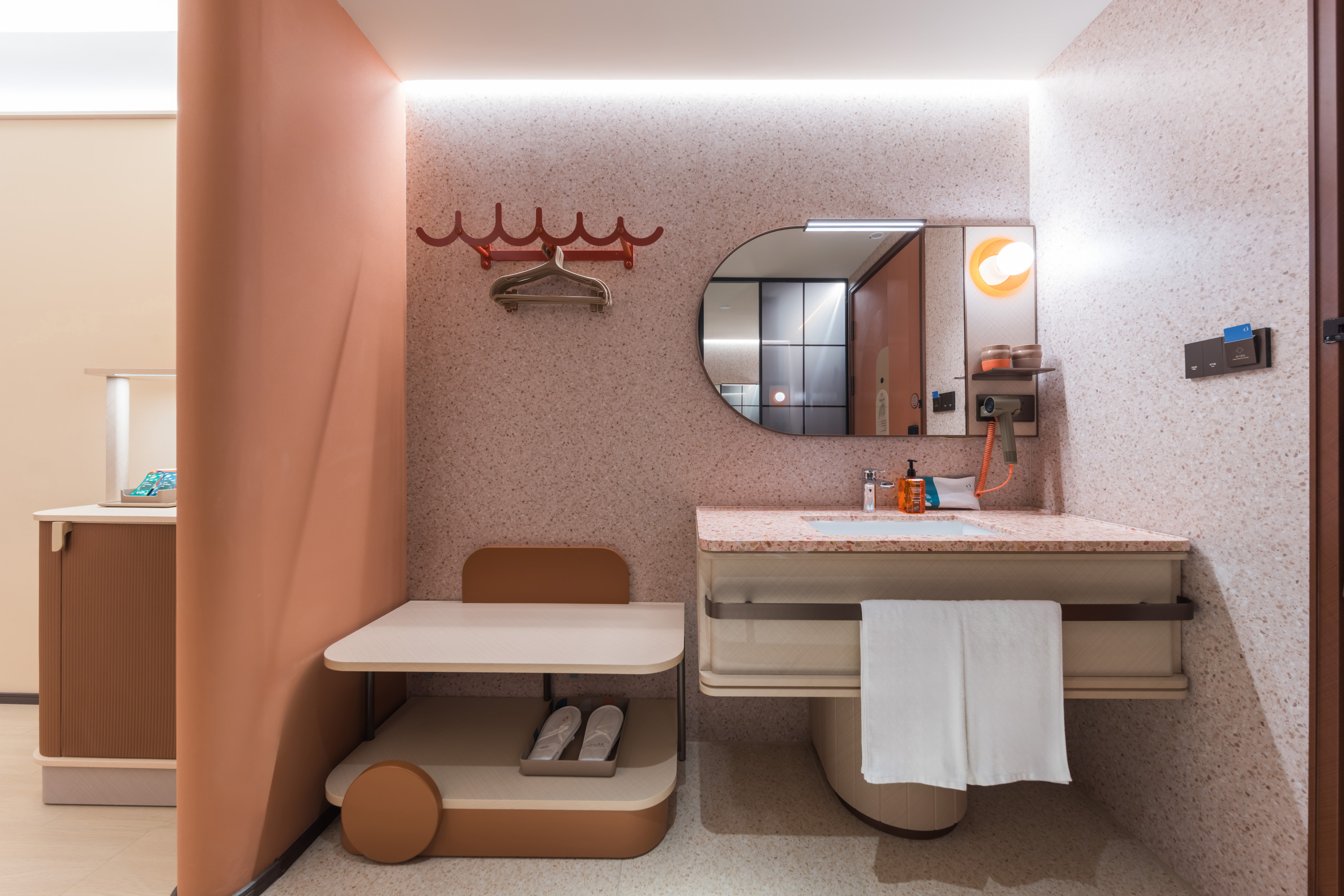 家庭房（手机投屏+小童洗漱包+新风系统）