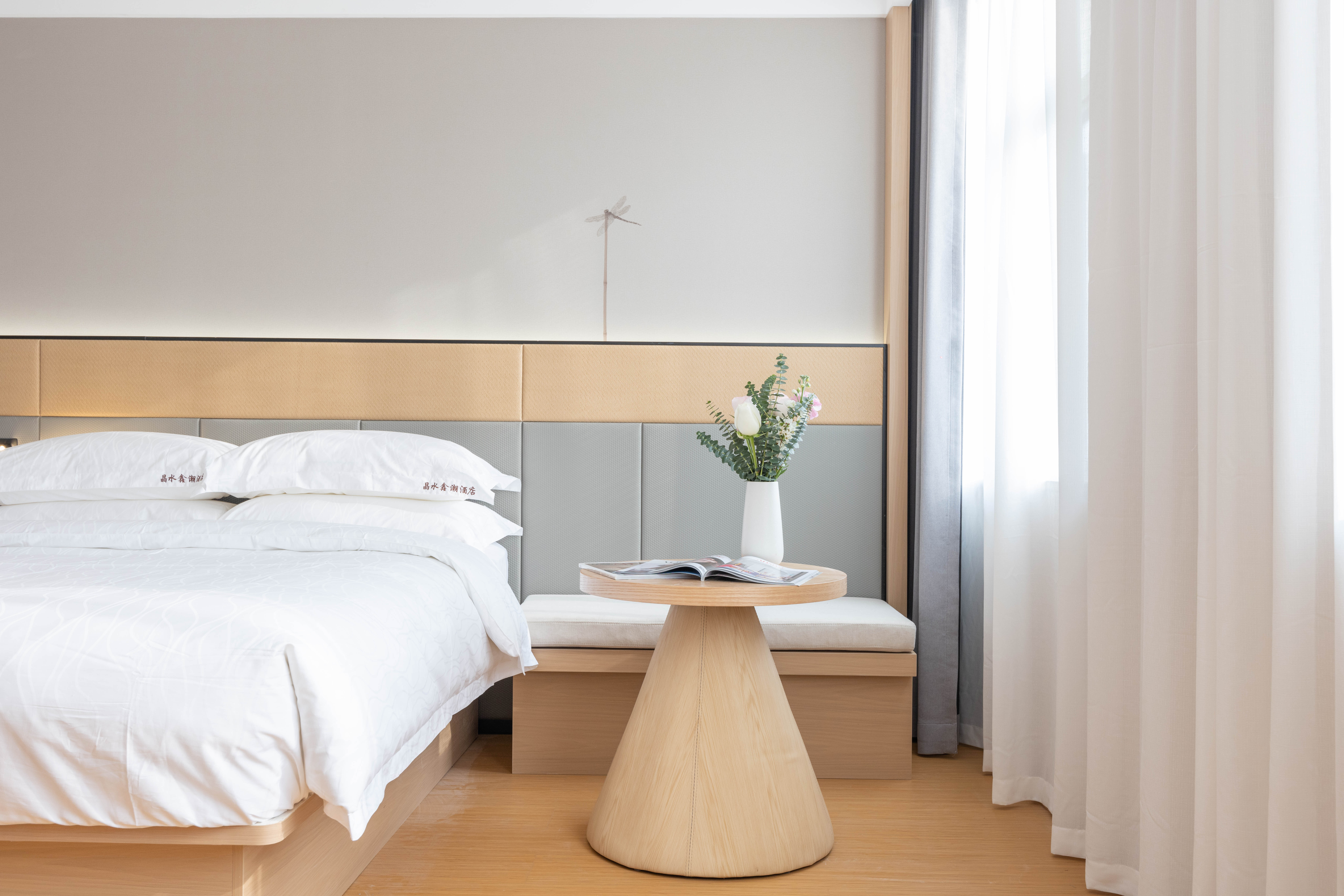 雅致大床房【轻奢办公桌+零压床垫+55寸高清电视】