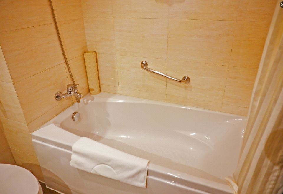 Qianmen Jianguo HotelStandard Floor Twin Room (Without Window)