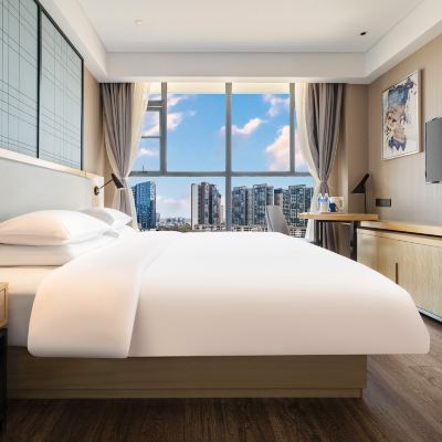 雅韻陽光大床房（夜景+落地窗+斯林白蘭床墊） 星程飯店（武漢漢口火車站店）優惠