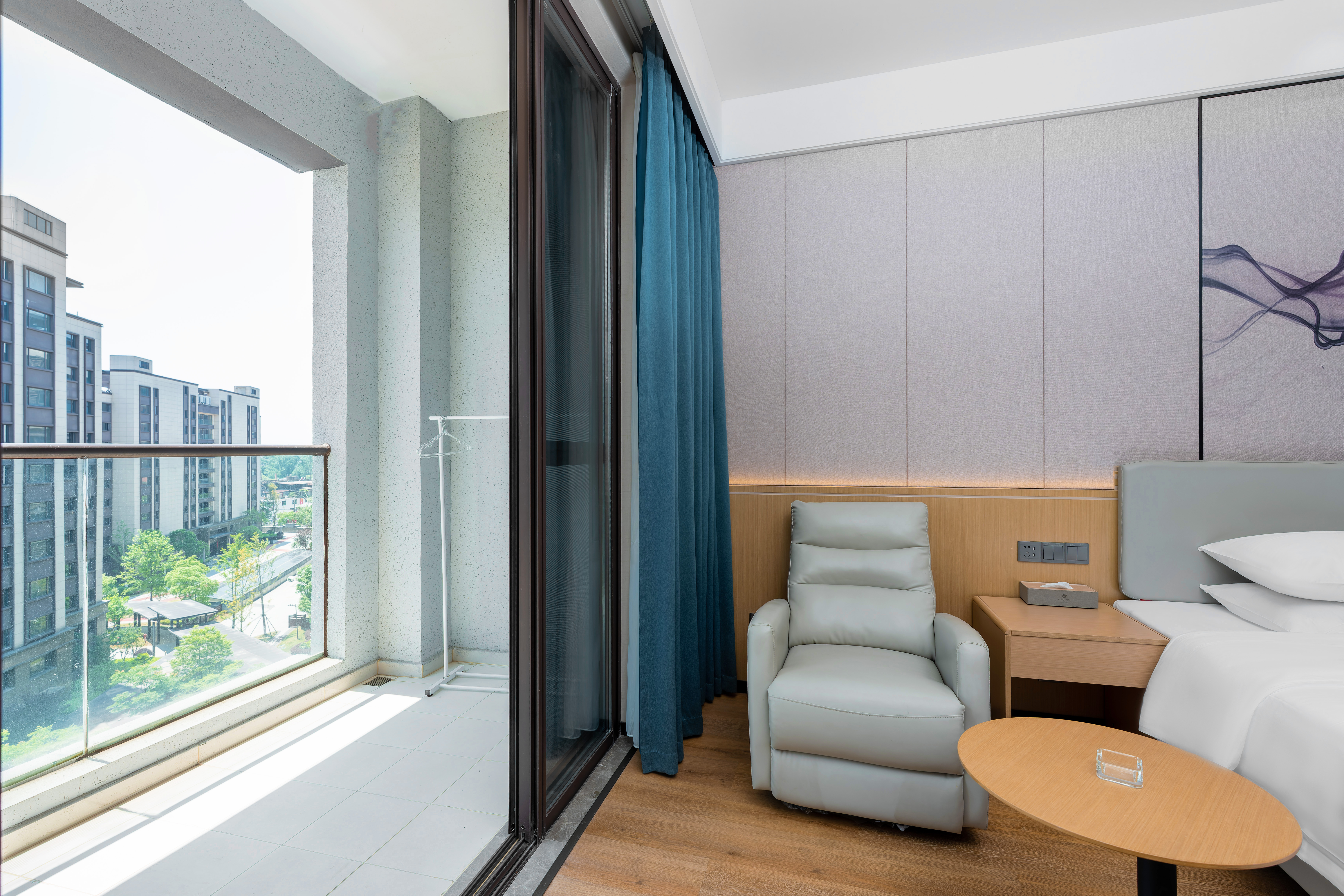 曼享高级双床房（迷你冰箱+阳光露台）