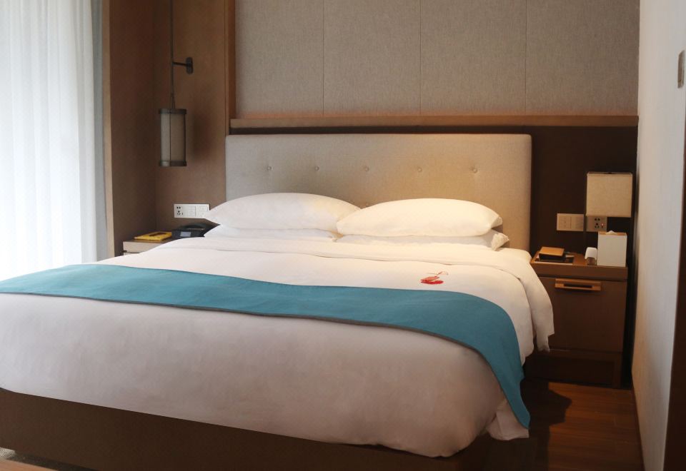 Wingate by Wyndham Hainan ChengmaiTheme Zen Room (Includes Wooden Fish, Heart Sutra, Incense, Taiji Costume, Blessing Plate, Tea Ware)