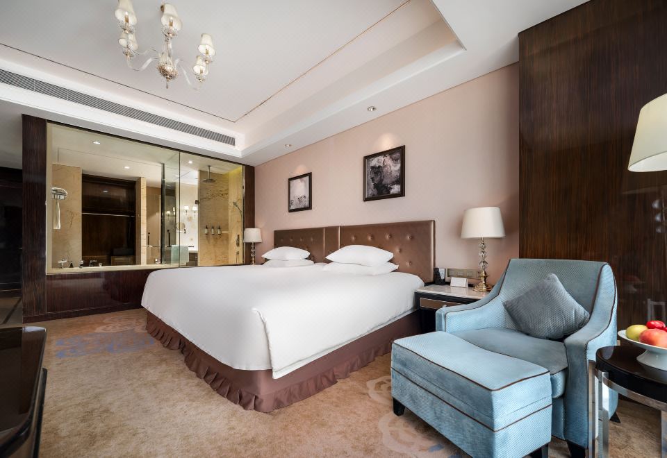 Dongwu New Century Grand Hotel HuzhouSuperior Family Room (Panoramic Floor-to-Ceiling Window + Lounge Sofa)