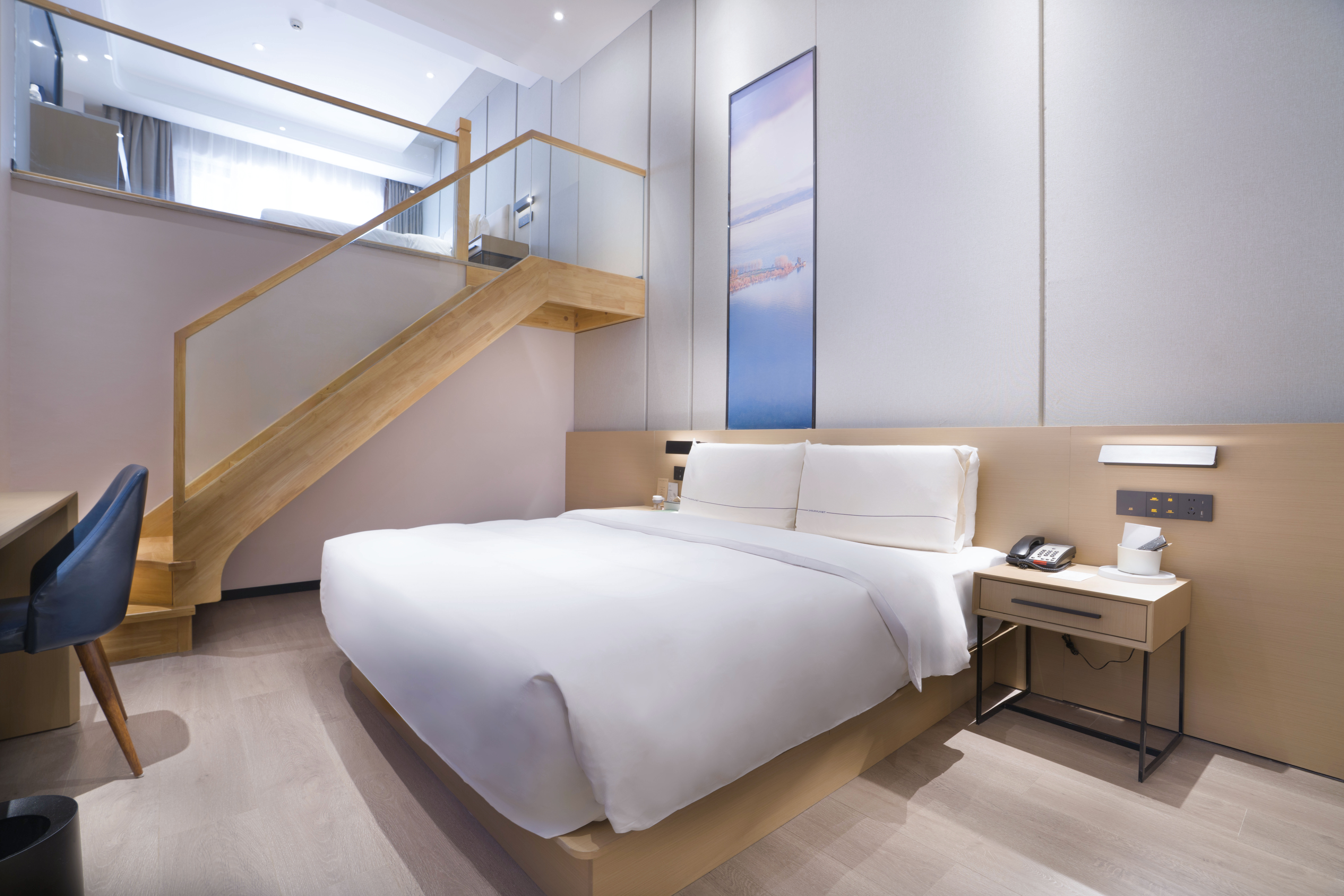 尊享复式家庭房（65寸4K投屏+裸棉床品+深睡枕Pro）