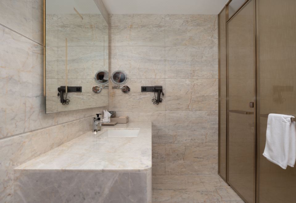 Business 2-bed Room