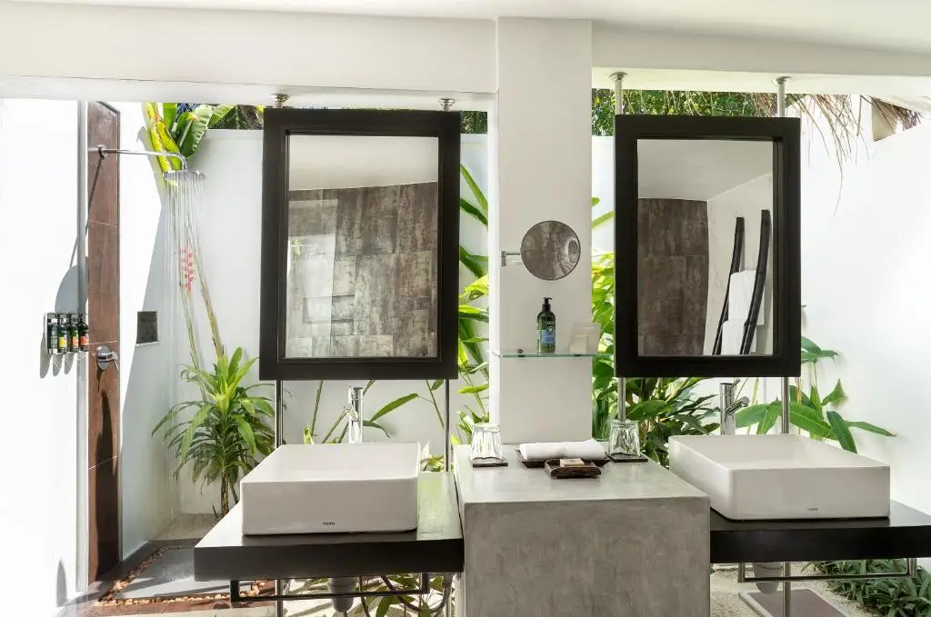 2N豪华别墅+2N带泳池的水上平房