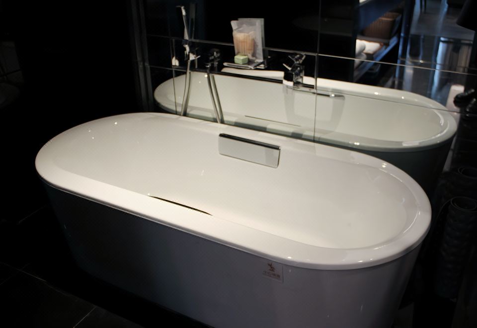 頤華奇遇房（浴缸+戴森吹風機+大客廳+雙洗漱臺）