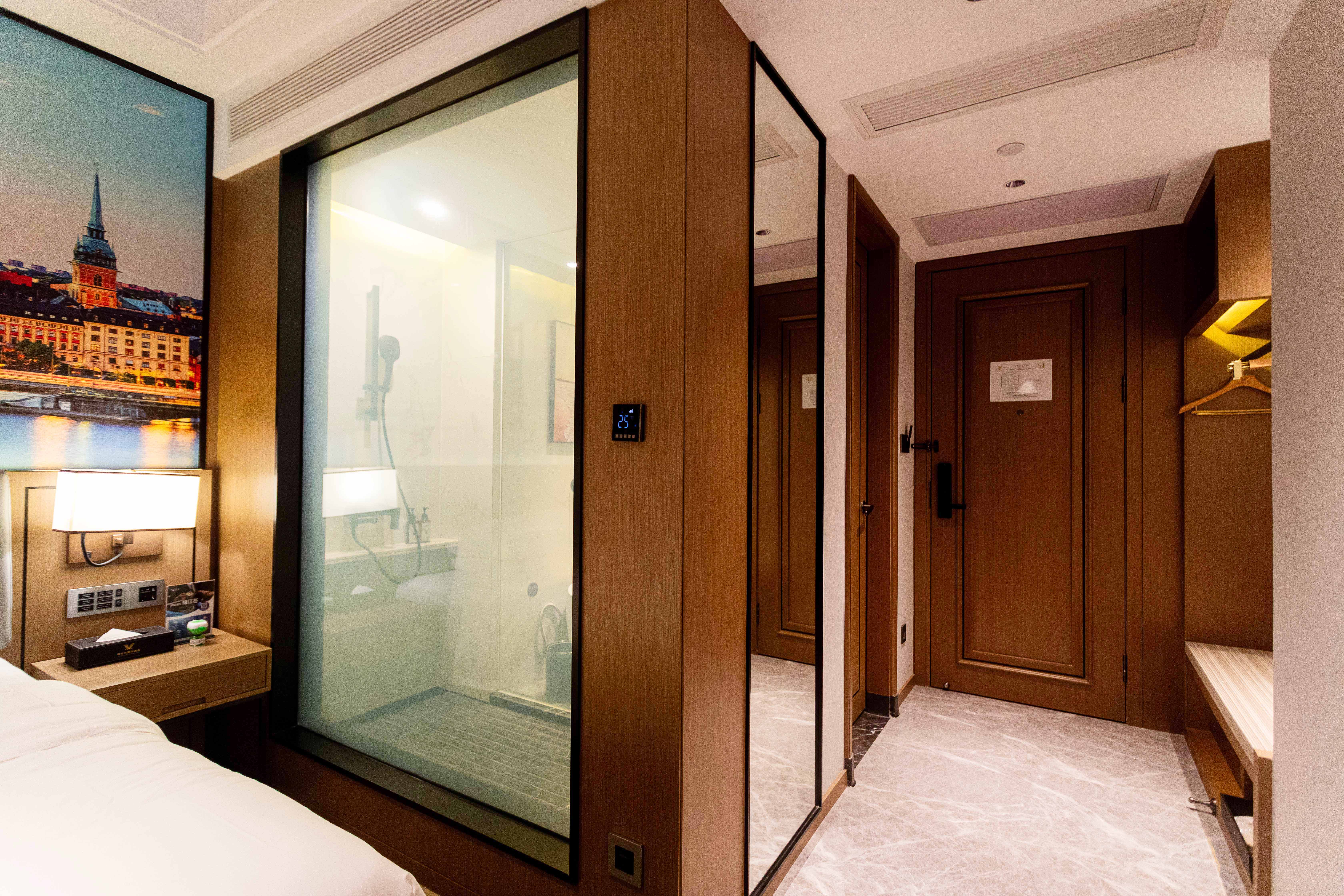 影音大床房【乐享舒适+5.1声道120寸高清大屏】