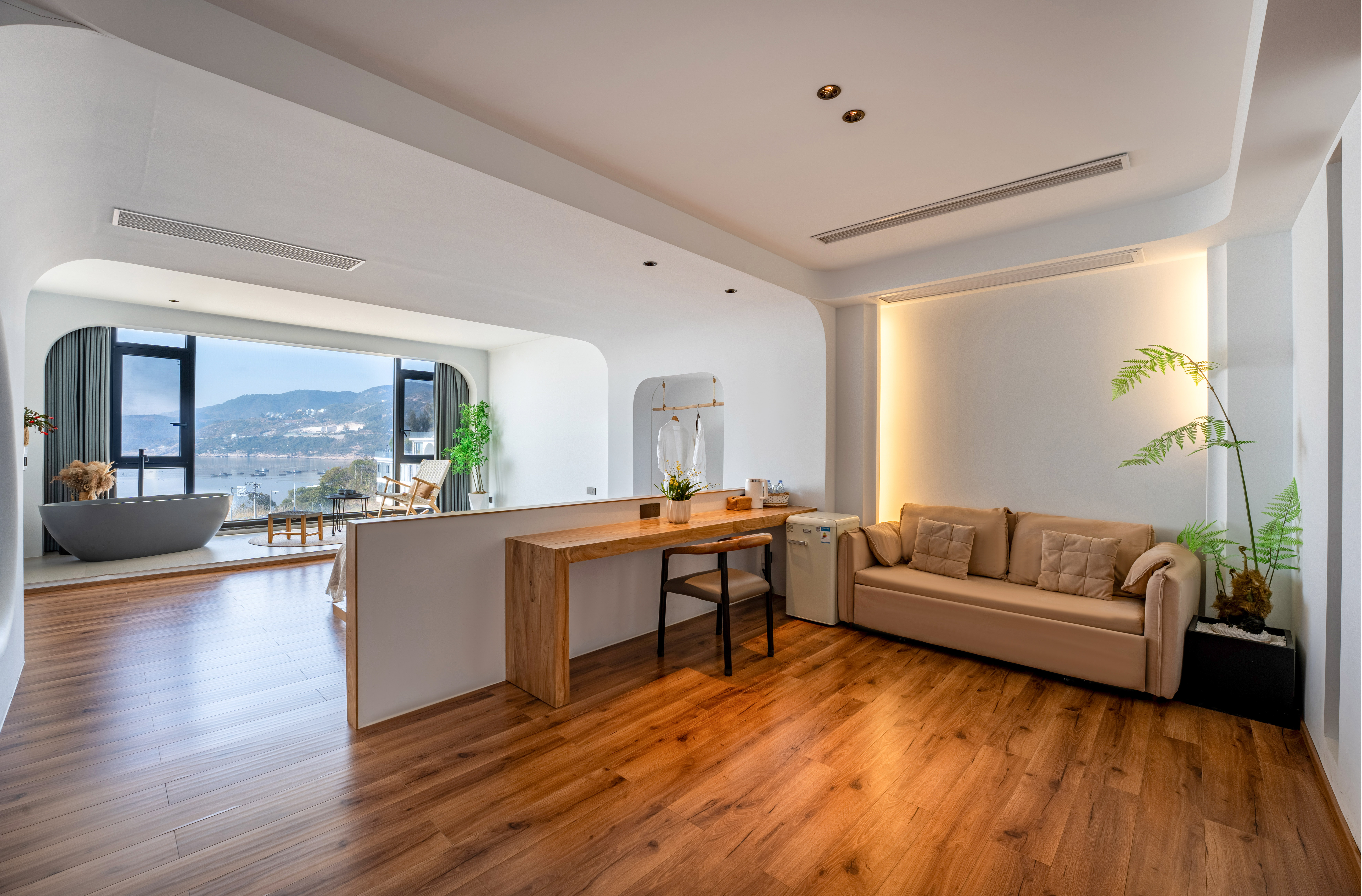 Floral Hotel·Xiapu Mid Mountain Lansu Hotel (Sansha Dongbi Store)悦己-180°海景浴缸日落房（梳化床+办公桌+窗外好景）