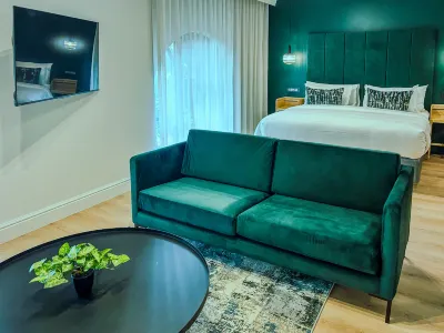 Old Bank Hotel - Lion Roars Hotels & Lodges Hotel di 