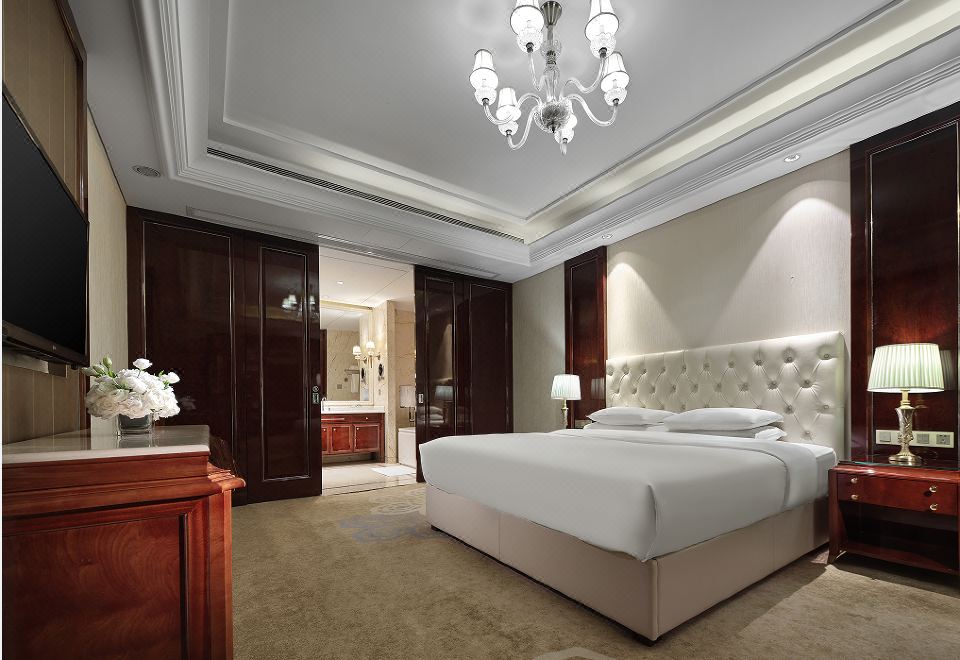 Dongwu New Century Grand Hotel HuzhouDeluxe Two-Bedroom Suite (Separate Bedroom + Panoramic Floor-to-Ceiling Window + Tub)