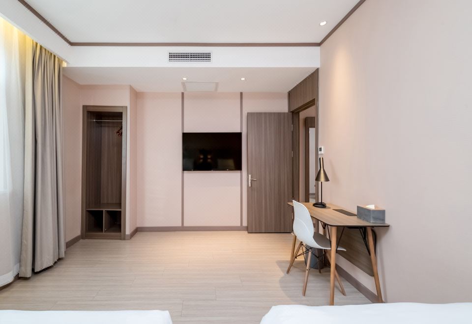 HanTing Hotel (Beijing Qianmen Street)Suite