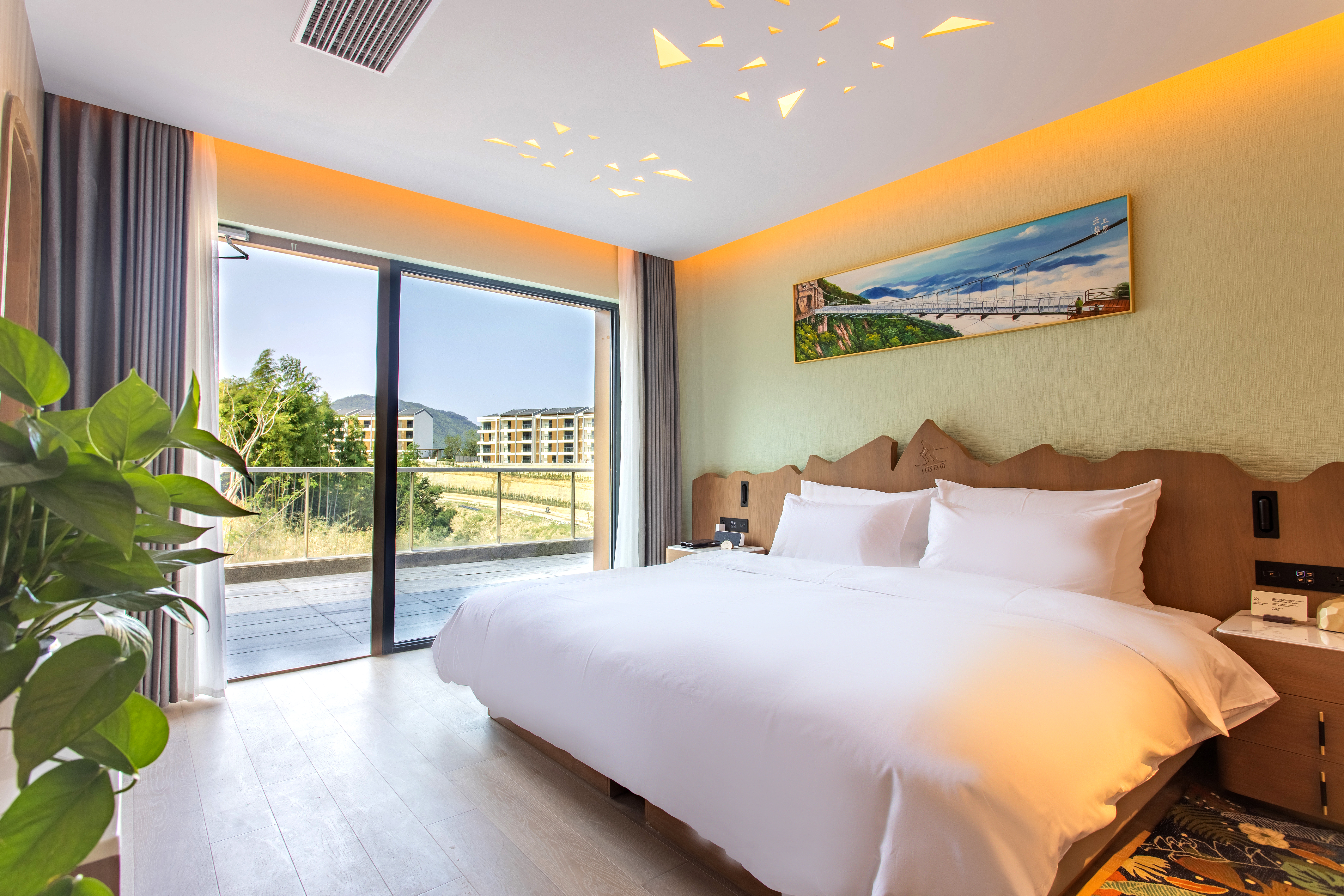 竹径通幽·绿野奇遇大床房【萌宠同乐+亲子度假】