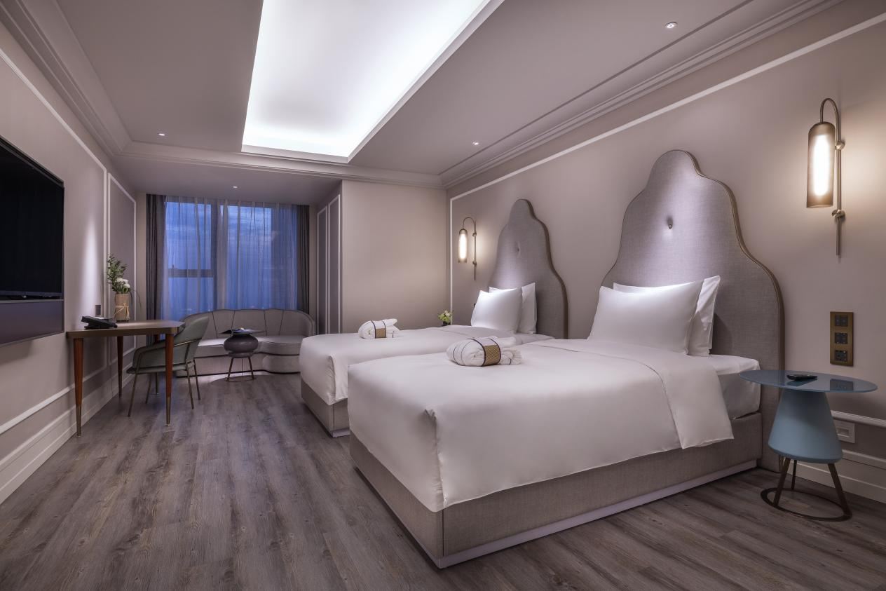 家庭房（落地窗+小冰箱+投屏电视）