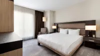Ramada Plaza by Wyndham Istanbul City Center Hotele w: 
