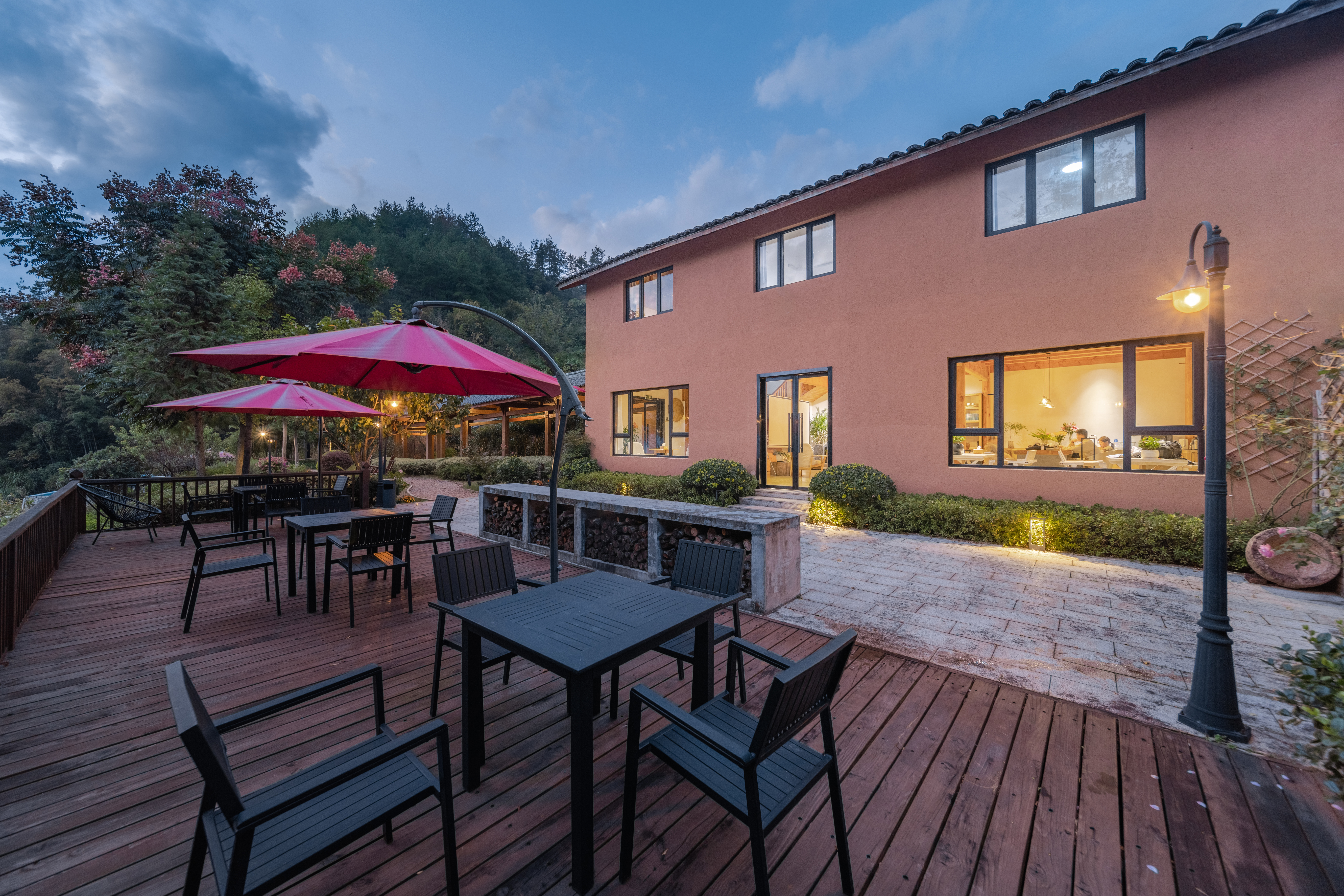 溪云里11房包栋|无边泳池|特色行廊|日光躺椅|休闲酒吧|阳光花园