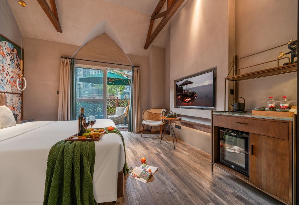 Temple Chinon Wisdom Garden Queen Room