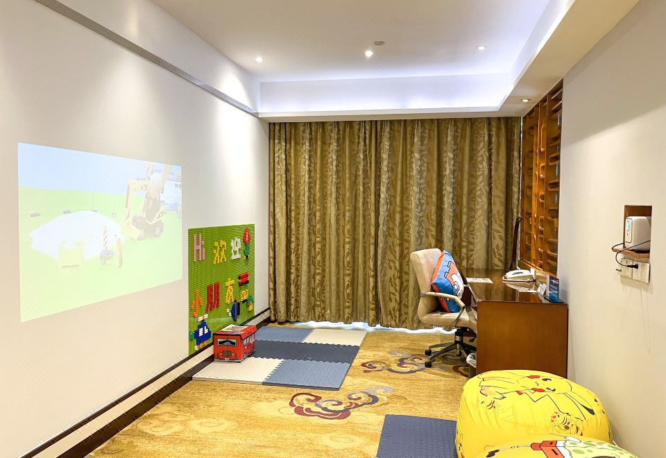 “微笑吧！外星小神獸”親子家庭套房