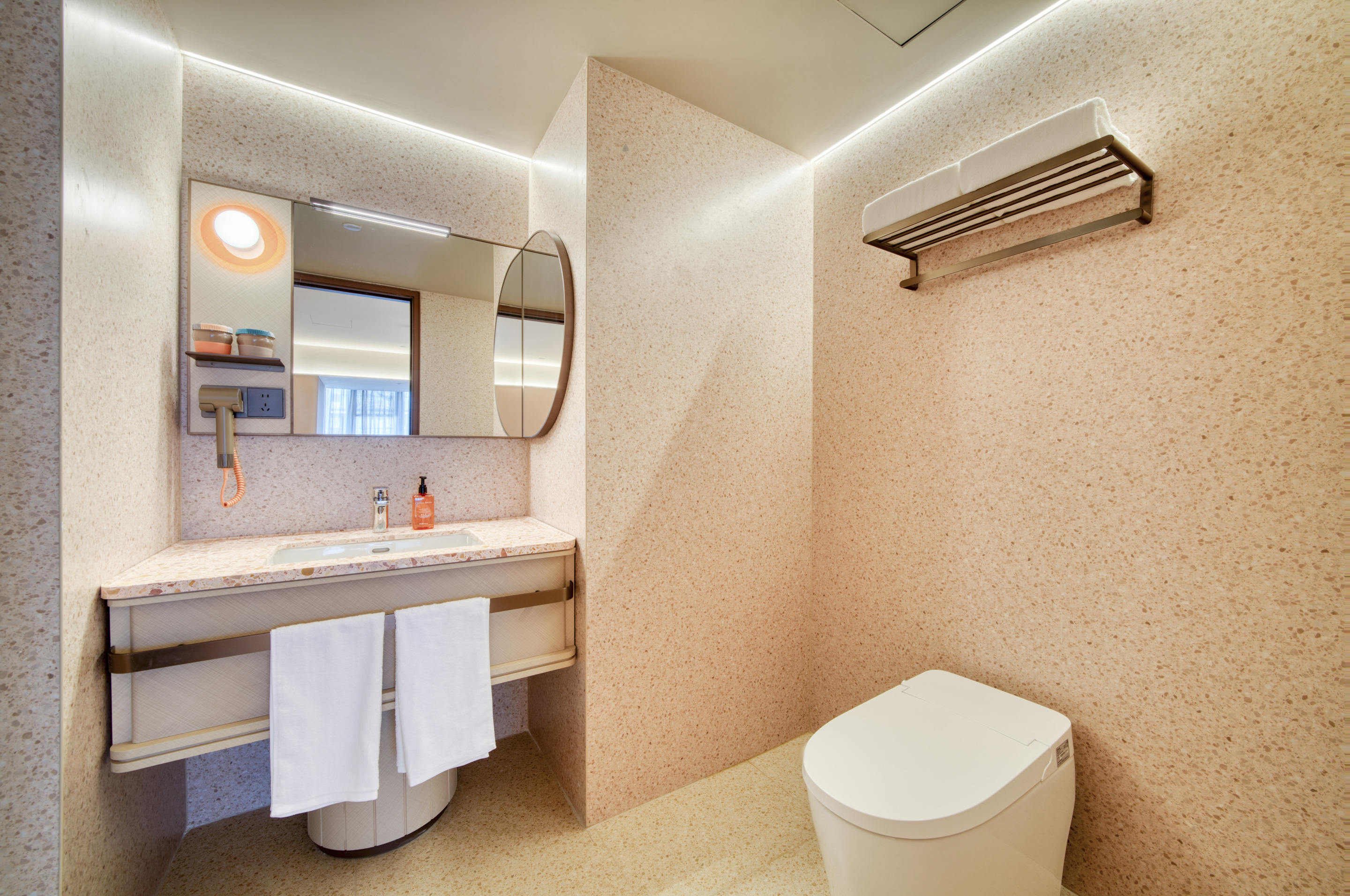 豪华家庭房（小冰箱+65寸电视投屏+四种灯光亮度）